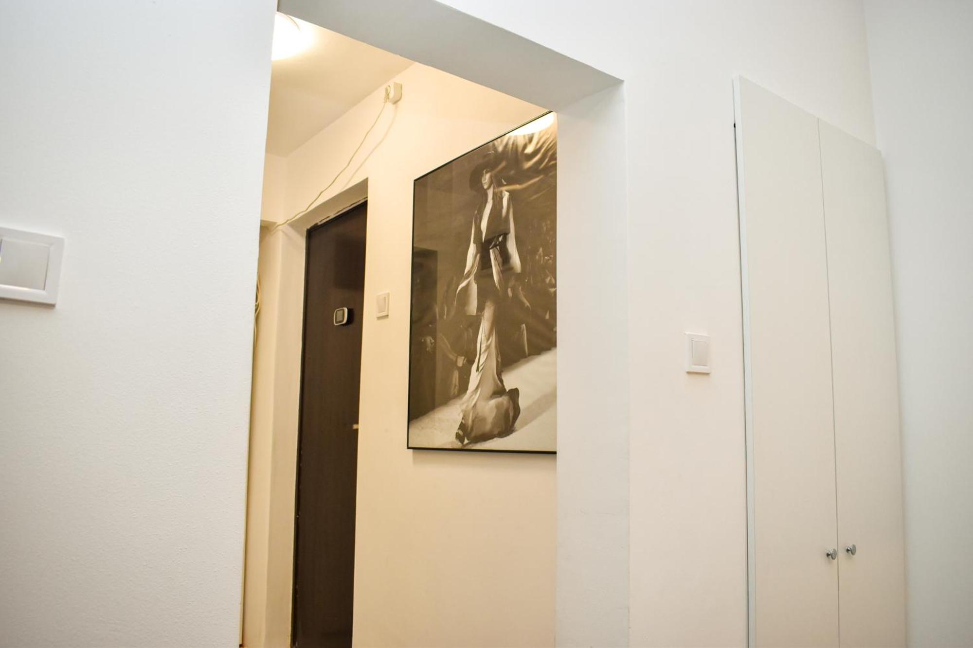 Downtown By Chr Luxury Apartament *